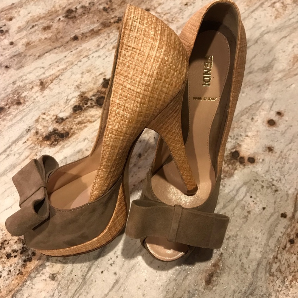 Fendi Raffia Peep Toe Pumps size 38.5